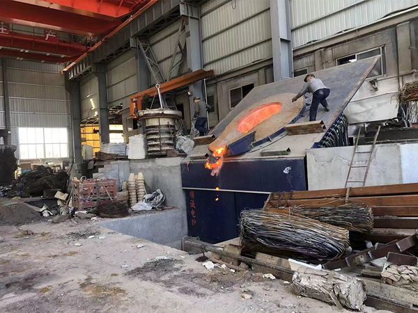 25吨钢壳炉出炉现场